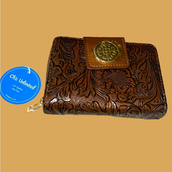 *new* Chic Unlimited Brown Embossed Bifold Wallet - Picture 1 of 9